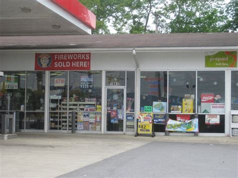 Lab-Potcher convenience store|How I walked into an Exxon convenience store in Franklin County .